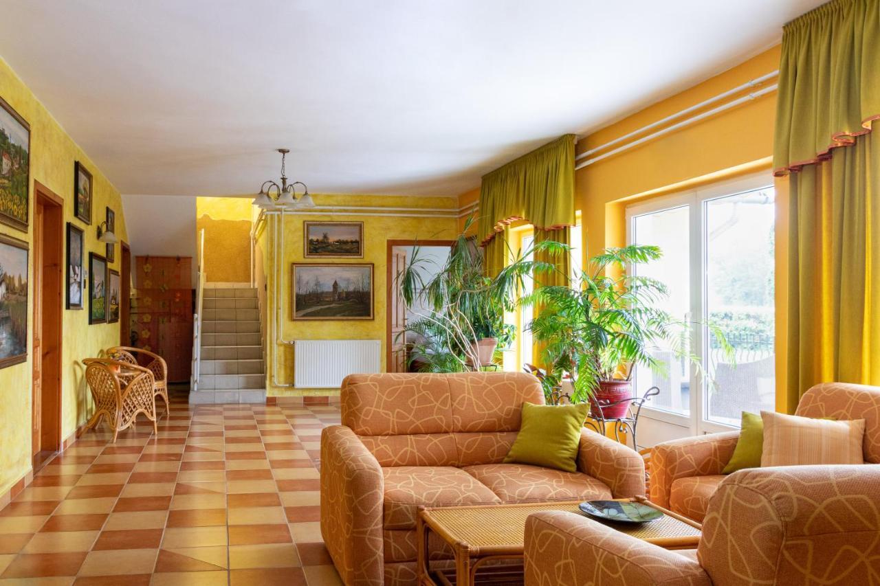Hotel Zeta Lenti Ngoại thất bức ảnh