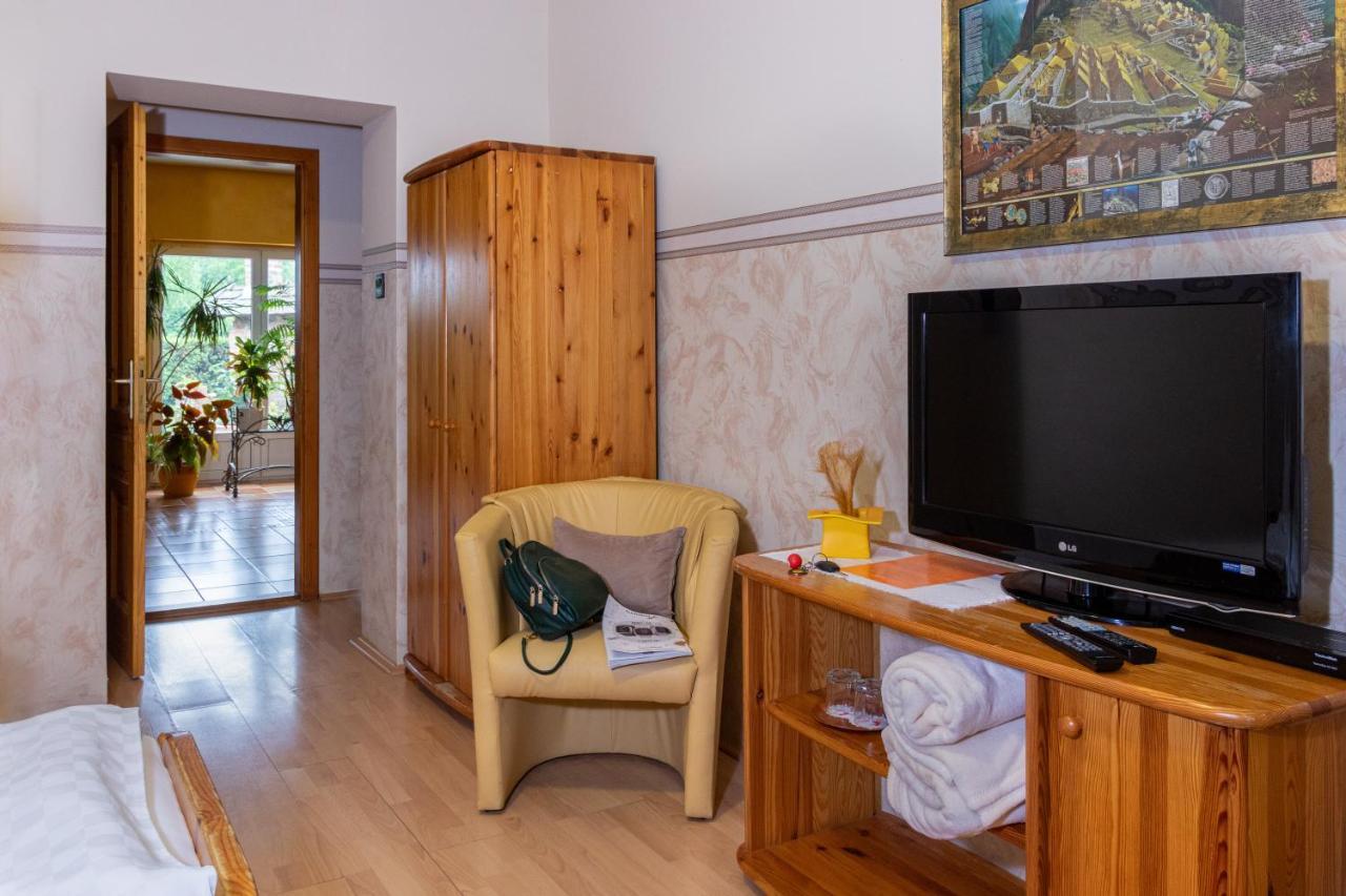 Hotel Zeta Lenti Ngoại thất bức ảnh