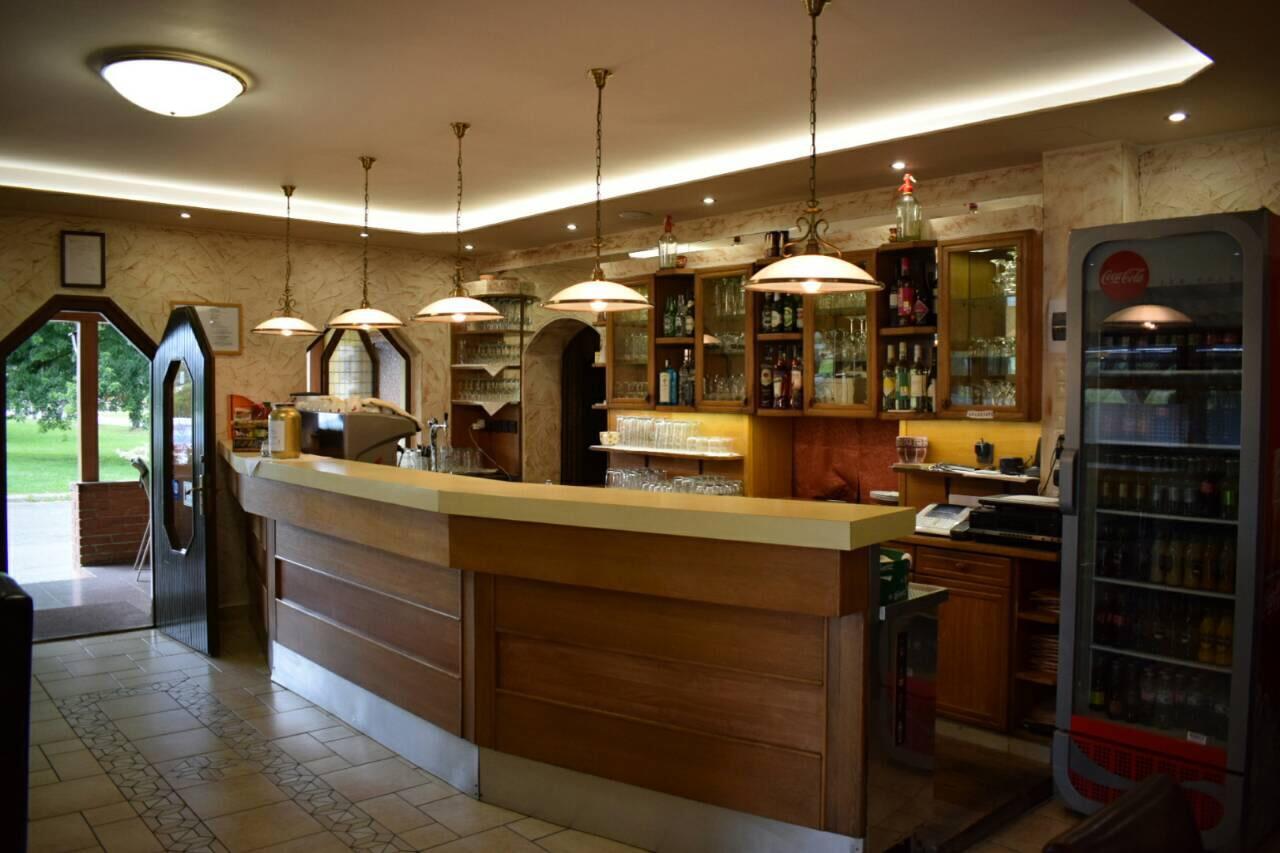 Hotel Zeta Lenti Ngoại thất bức ảnh